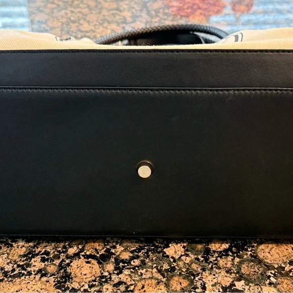 New York Cream & Black Tote Bag - Picture 4 of 5